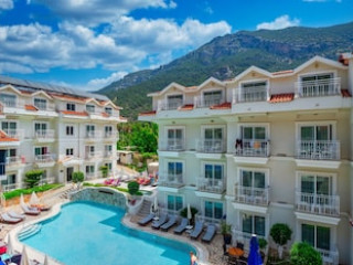 MONTEBELLO DELUXE HOTEL