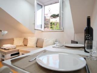 MOURARIA APARTMENTS