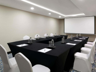 Mövenpick Hotel Apartments Al Mamzar Dubai