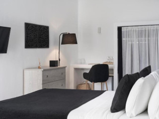 Mr & Mrs White Oia - Santorini