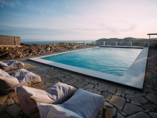 MYKONOS SUPREME COMFORT SUITES