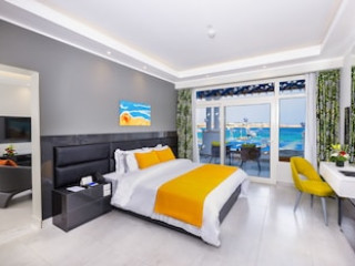 NAAMA BAY SUITES & SPA