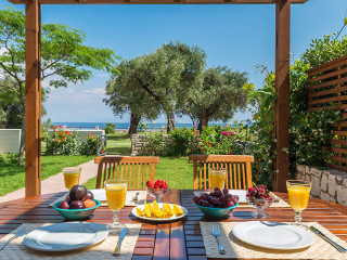 Nafsika's Beachfront Apartments