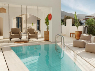 Nami Hotel & Suites