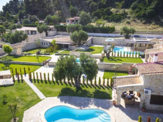Nefeli Villas & Suites
