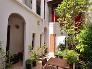 NEIGHBOR PHUTHON BOUTIQUE HOSTEL