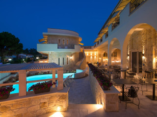 Neikos Mediterraneo Luxury Suites