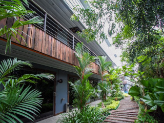 Nicky's Handlebar Hotel