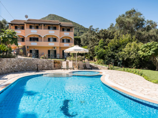 Nikiforos Apartments