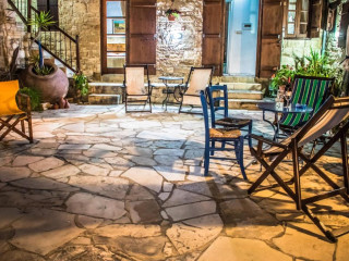Nikis House