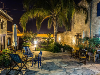 Nikis House