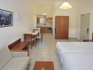 Nissiana Hotel & Bungalows