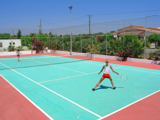 Nissiana Hotel & Bungalows
