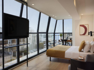 Noa Hotel