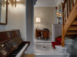 Noble Suites