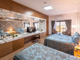 NOVEL CENTRE POINT HOTEL