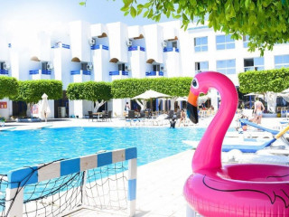 NOVOSTAR BUDGET PYRAMIDES CLUB & SPA
