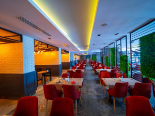 VOX MARIS GRAND RESORT CM