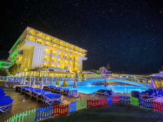 FERGUS Style Cala Blanca Suites