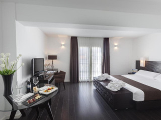 Occidental Santa Cruz Contemporaneo