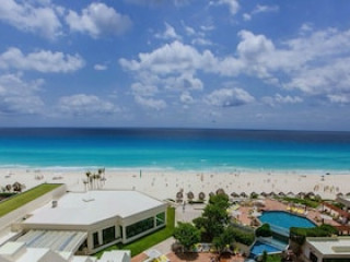 OCEAN FRONT CONDO IN HOTEL ZONE