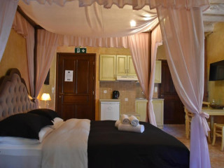 Odos Oneiron Boutique Hotel