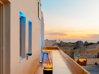 Oia Hostel
