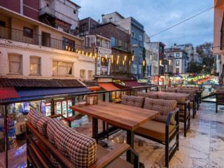 Old Harbour Hotel