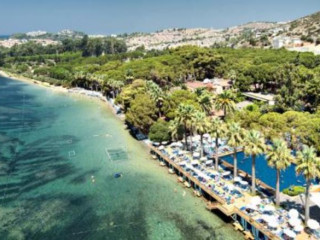 RAMADA HOTEL & SUITES