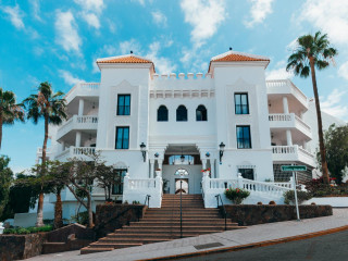 Ona Beverly Hills Heights