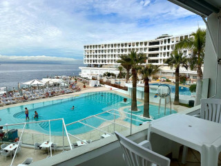 Ona Pearly Grey Hotel