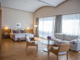 On'Live Deluxe Hotel