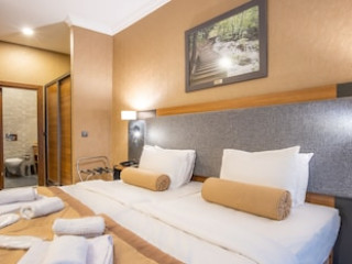 ORANGE HOTEL