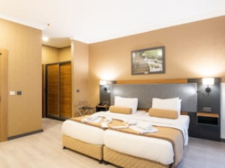 ORANGE HOTEL