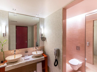Oryx Airport Hotel