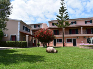 Oula Maisonettes