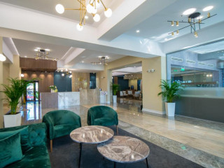 Oxford Hotel & Conference Center