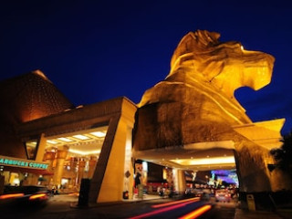 PACIFIC EXPRESS HOTEL