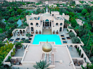 Palais Namaskar