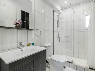 Palapart Gikas Studios & Suites