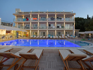 Palapart Gikas Studios & Suites