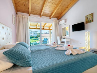 Palapart Gikas Studios & Suites