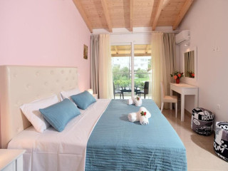 Palapart Gikas Studios & Suites