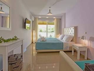 Palapart Gikas Studios & Suites