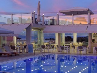 Palapart Gikas Studios & Suites