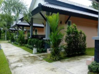 Palm Kiri Resort