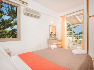 Panorama-Seaview Studios & Apartments
