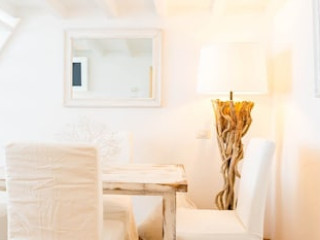 Pantheon Luxury Gold Apartment