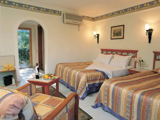 Nikos Hotel