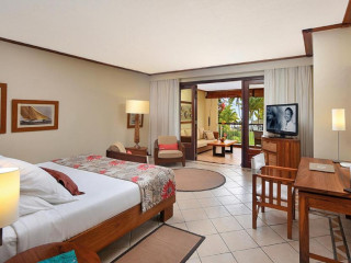 Paradis Beachcomber Golf Resort and Spa
